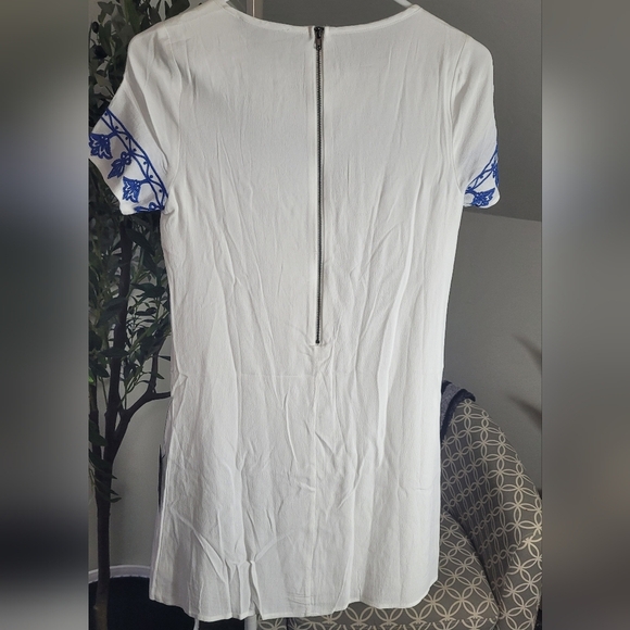 Lulu’s Embroidered Tale to Tell Shift Dress XXS - Picture 5 of 5